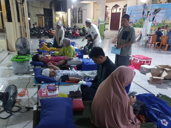 Hangatnya Bubur, Segarnya Iman, dan Indahnya Berbagi